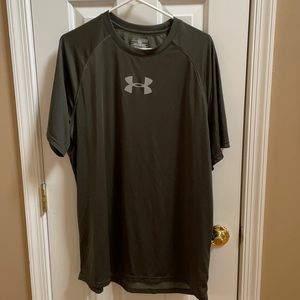 Under Armour Men’s short sleeve heat gear shirt